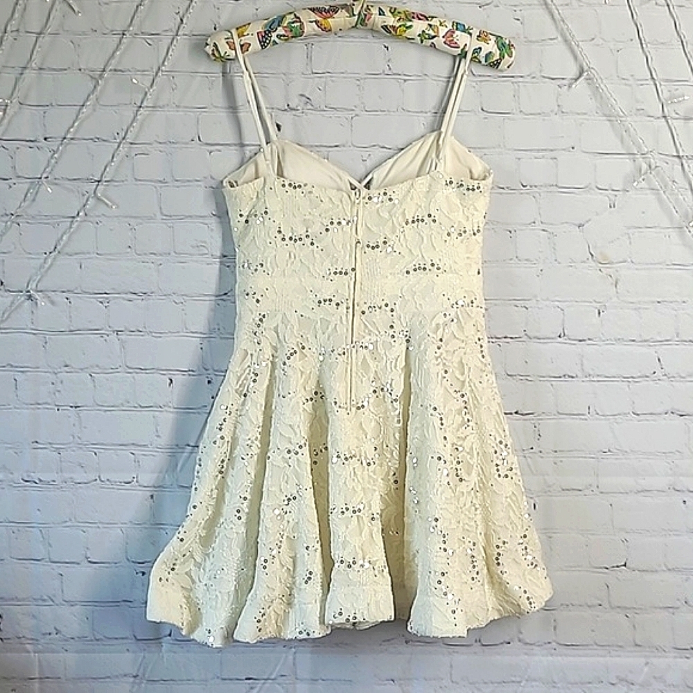 B. SMART White Floral Lace Sequin Mini Summer Dress Juniors Size 9 - Picture 14 of 16